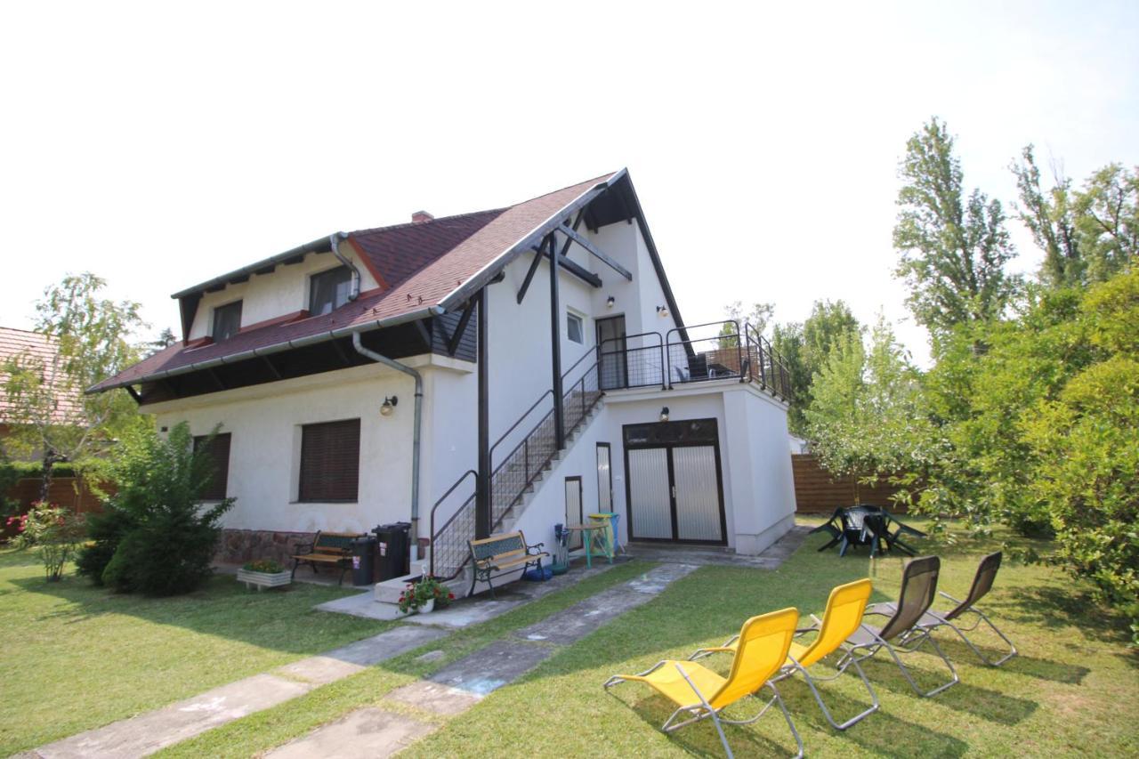 Nefelejcs Villa ซามาร์ดี ภายนอก รูปภาพ