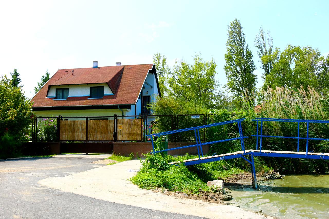 Nefelejcs Villa ซามาร์ดี ภายนอก รูปภาพ
